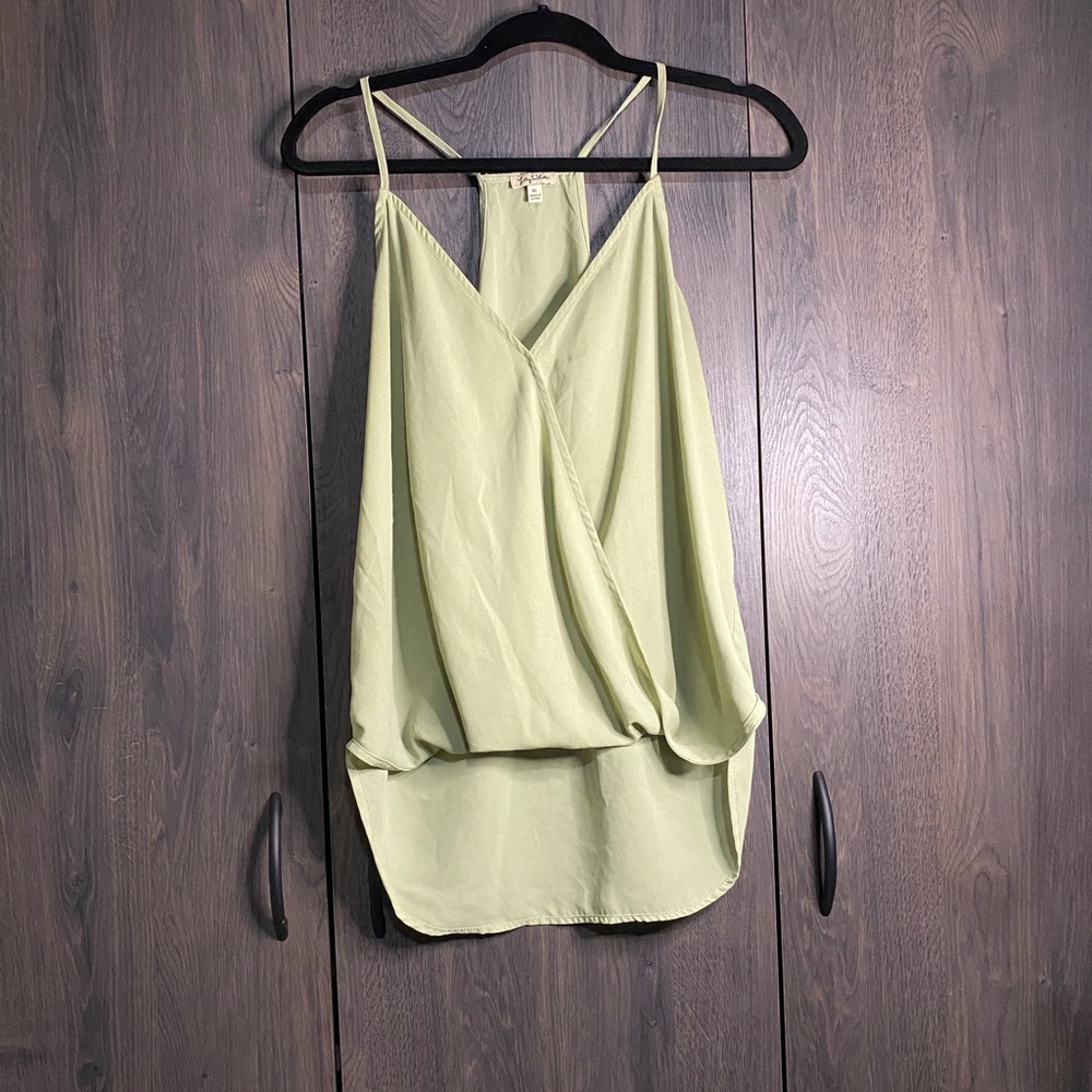Cute light green blouse.